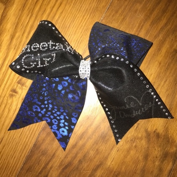 Jamie Andries (signed) Cheer Bow - Picture 1 of 2